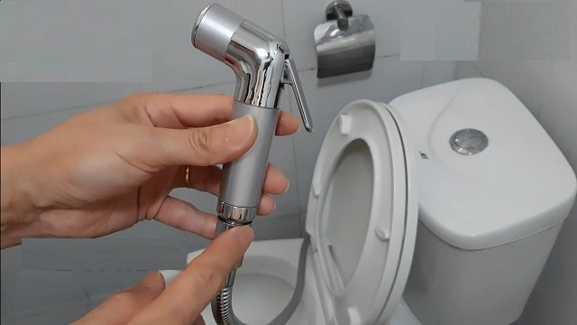 cách lắp vòi xịt vệ sinh 5